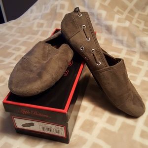 Apple Bottom Dracoy Faux Suade Flats